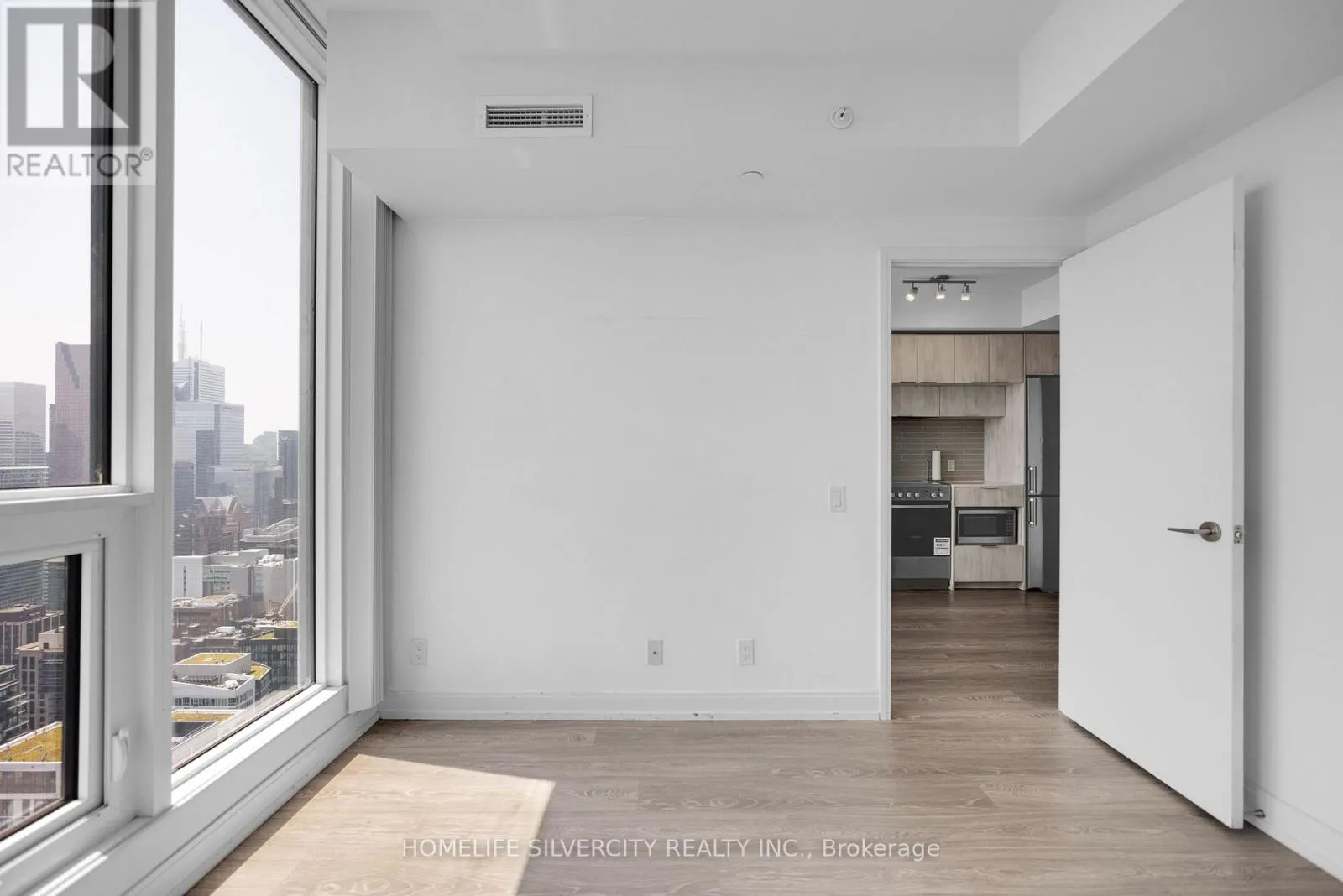 PH8 - 181 DUNDAS STREET E