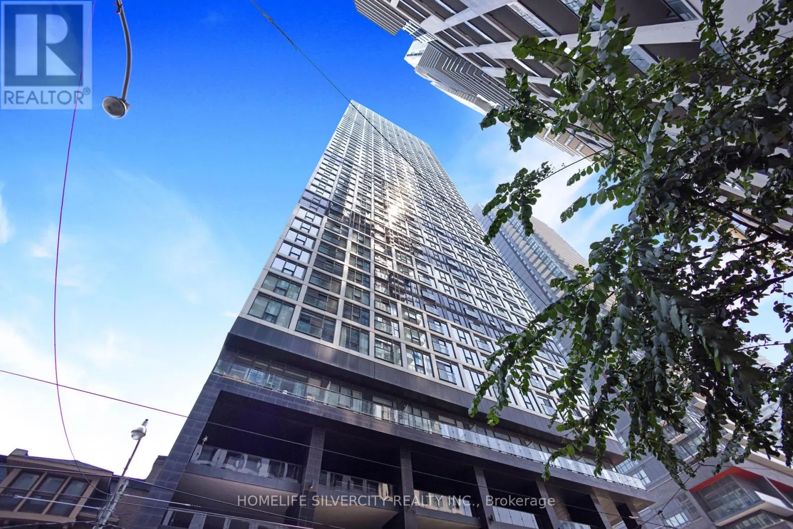 PH8 - 181 DUNDAS STREET E