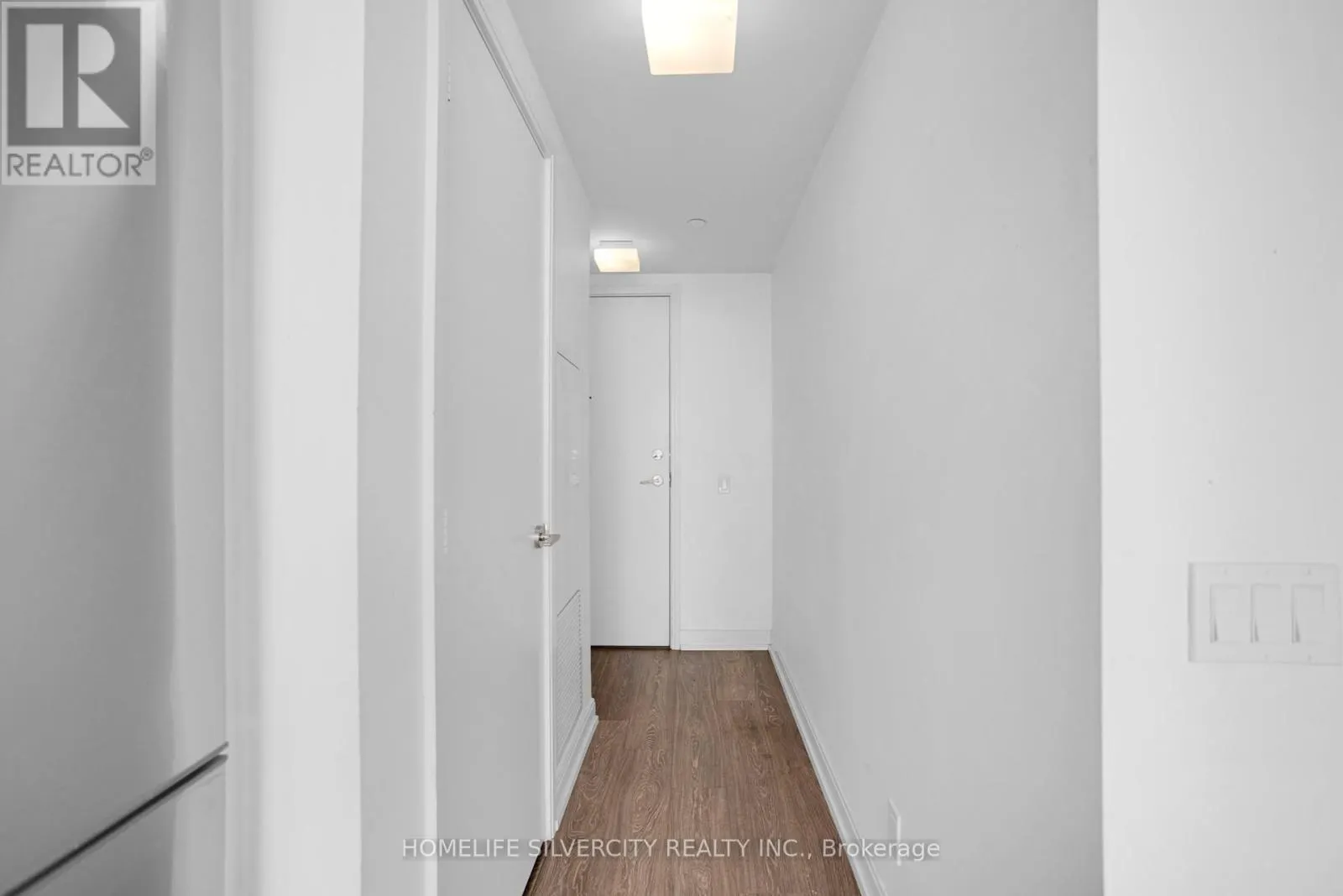 PH8 - 181 DUNDAS STREET E
