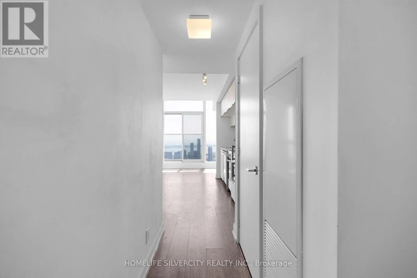 PH8 - 181 DUNDAS STREET E