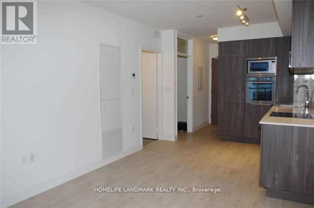 1113 - 27 BATHURST STREET