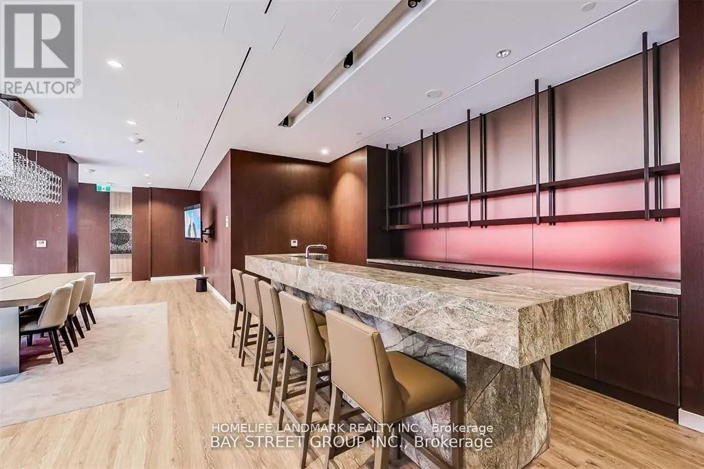 1113 - 27 BATHURST STREET