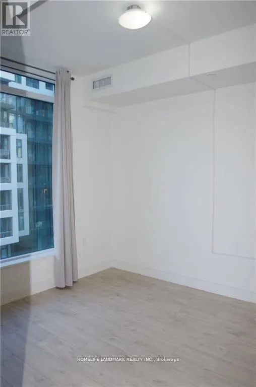 1113 - 27 BATHURST STREET
