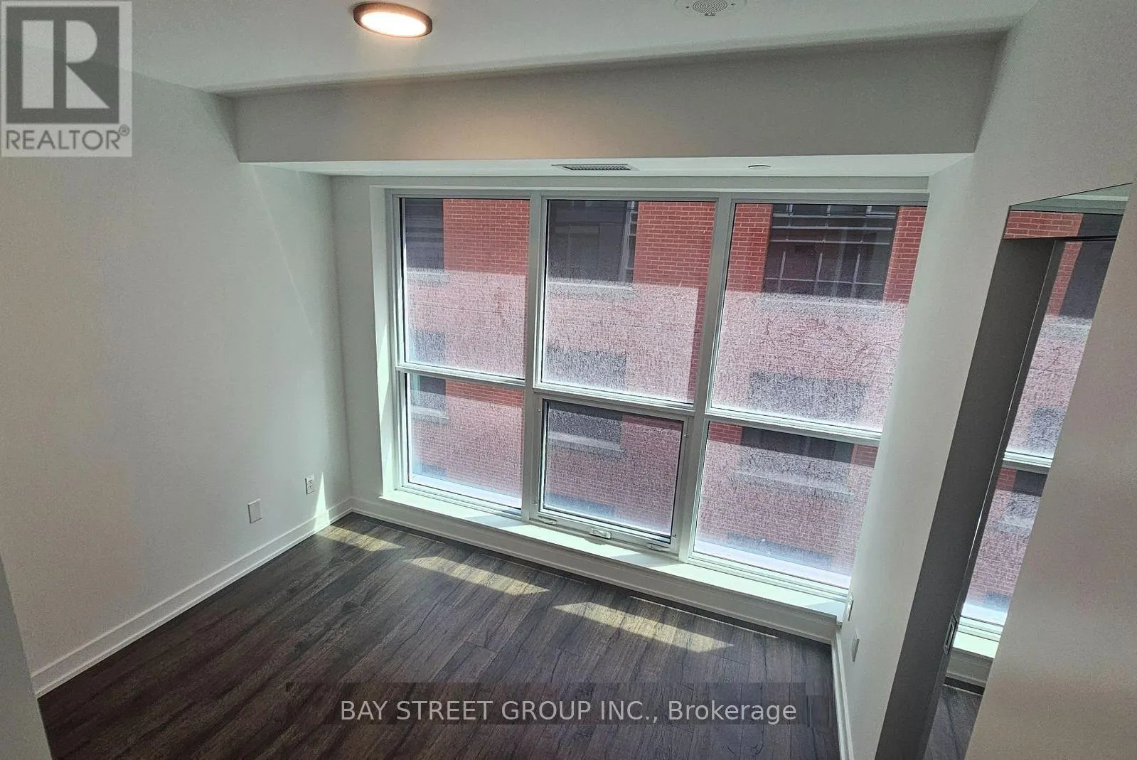 703 - 327 KING STREET W
