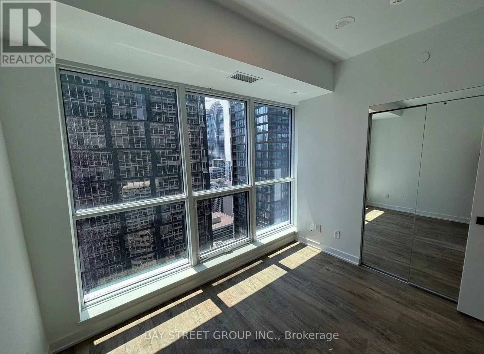 2302 - 327 KING STREET W