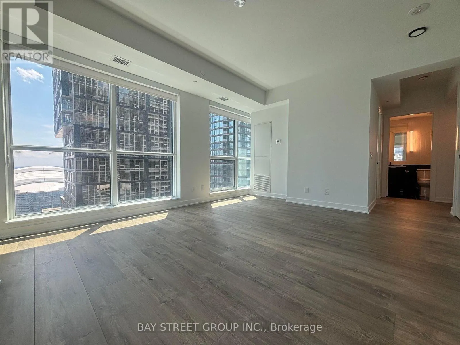 2302 - 327 KING STREET W