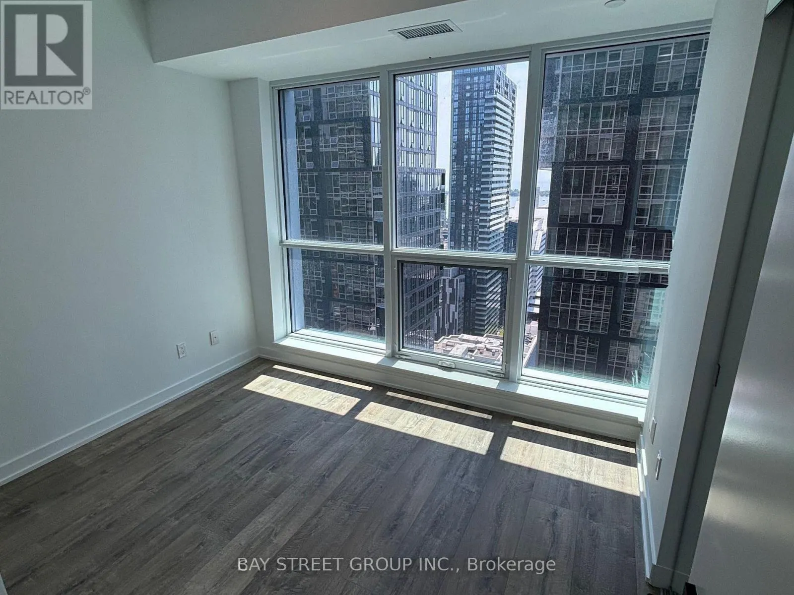 2302 - 327 KING STREET W
