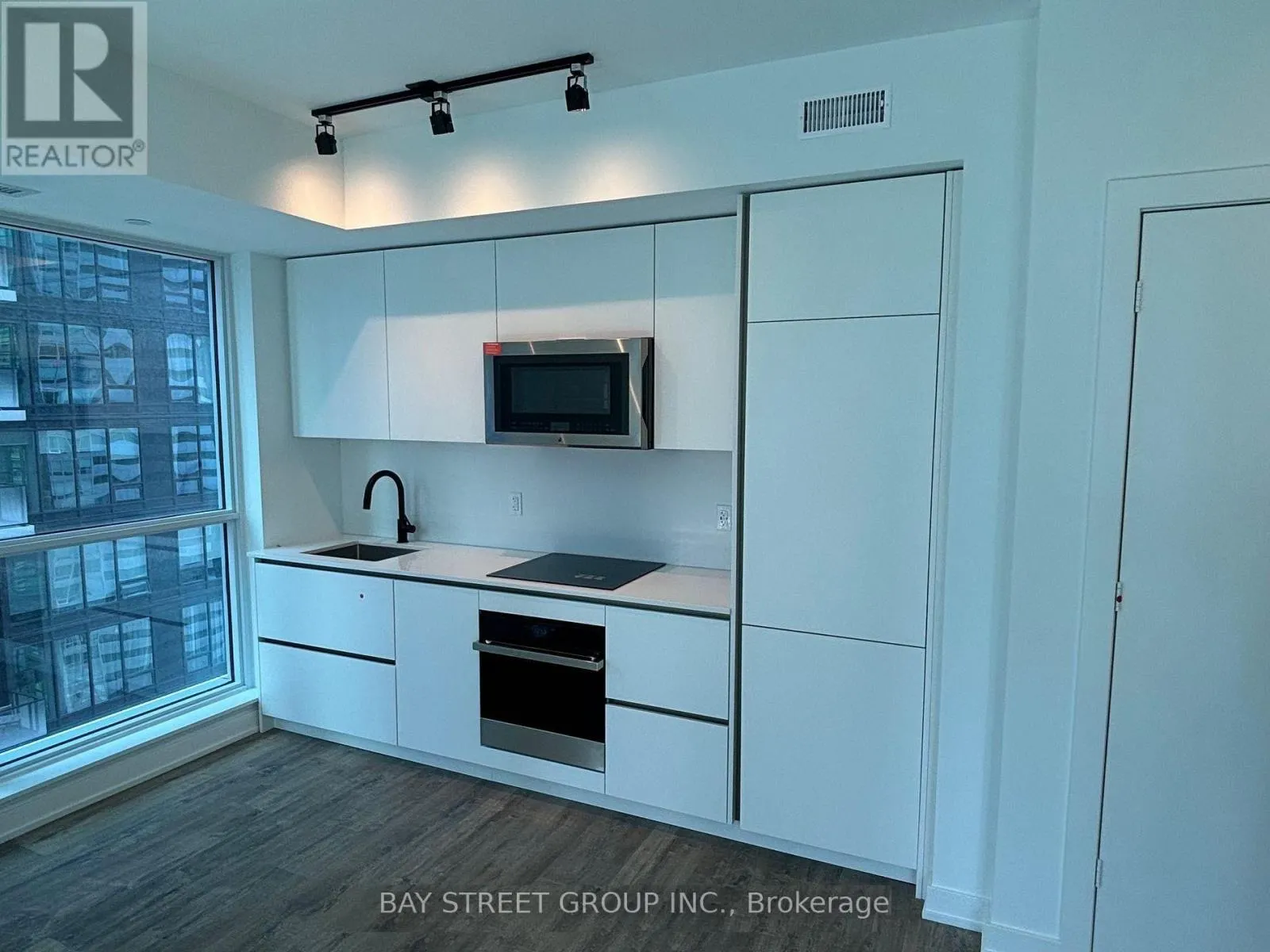 2302 - 327 KING STREET W