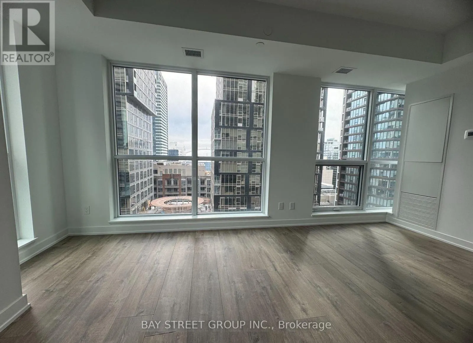 2302 - 327 KING STREET W