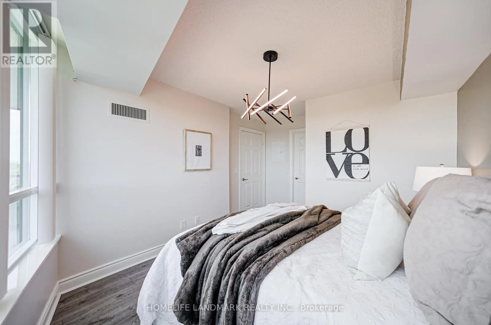 1011 - 15 GREENVIEW AVENUE