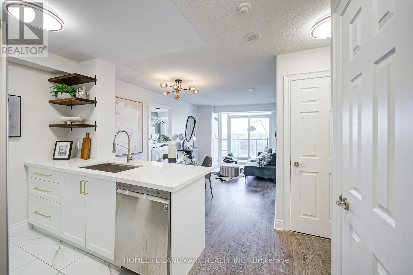 1011 - 15 GREENVIEW AVENUE