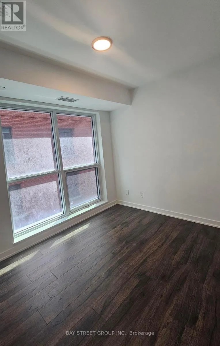 702 - 327 KING STREET W