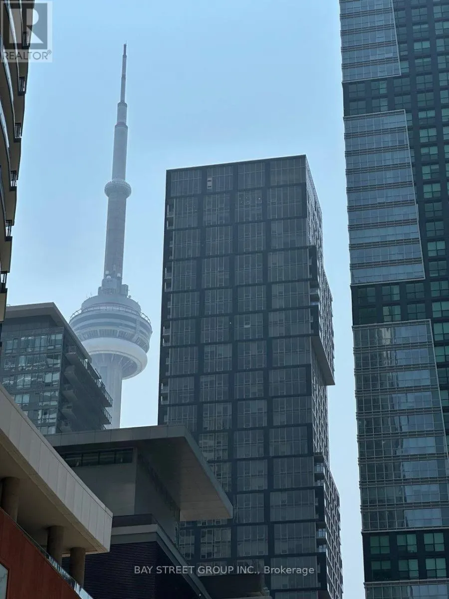 702 - 327 KING STREET W