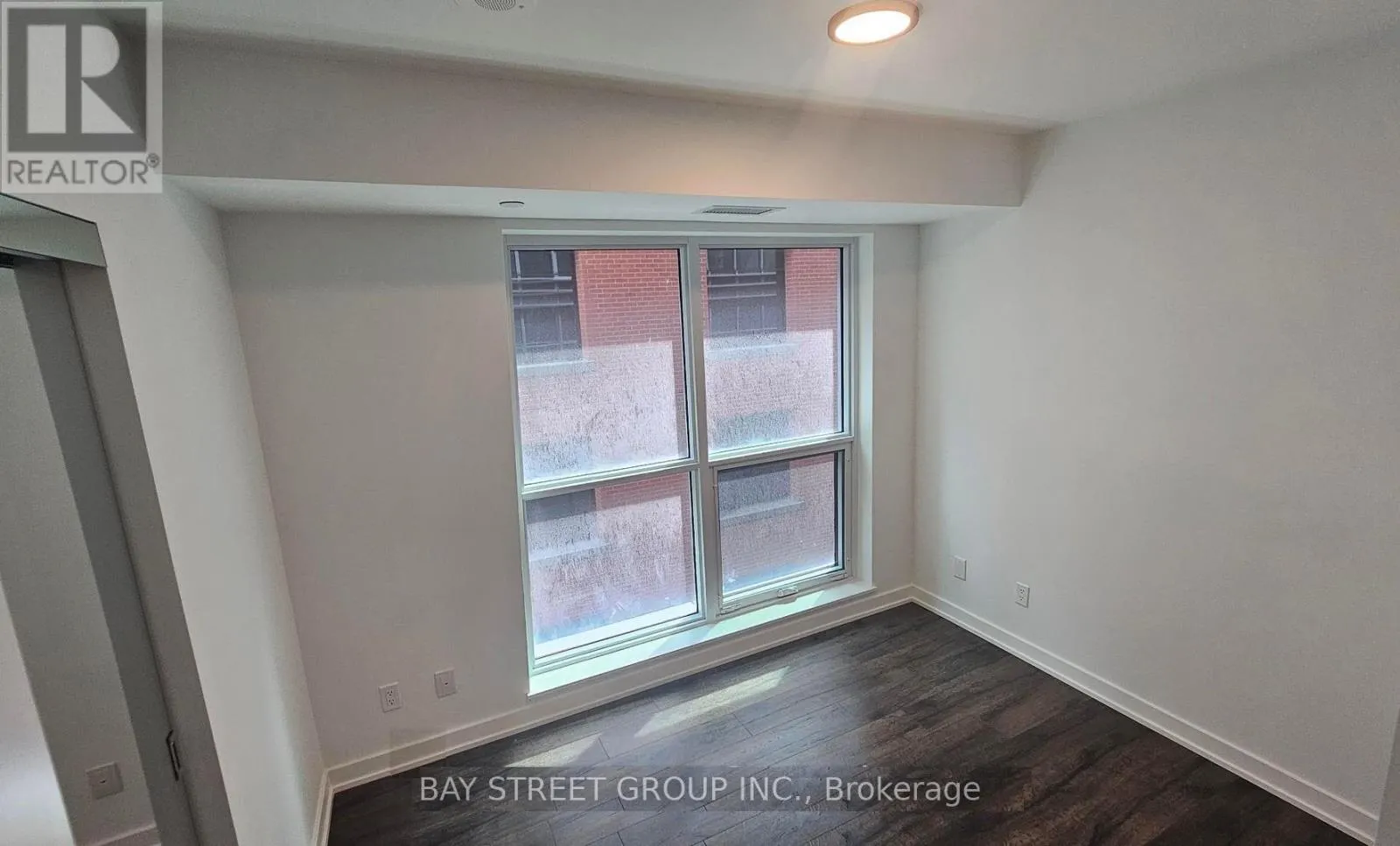 702 - 327 KING STREET W