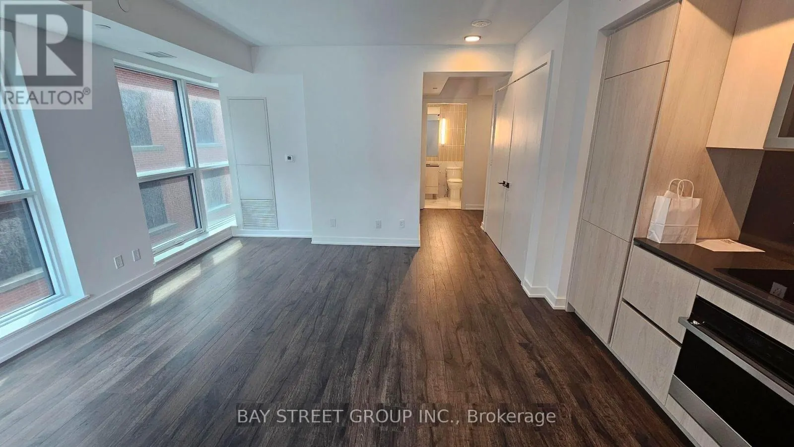 702 - 327 KING STREET W