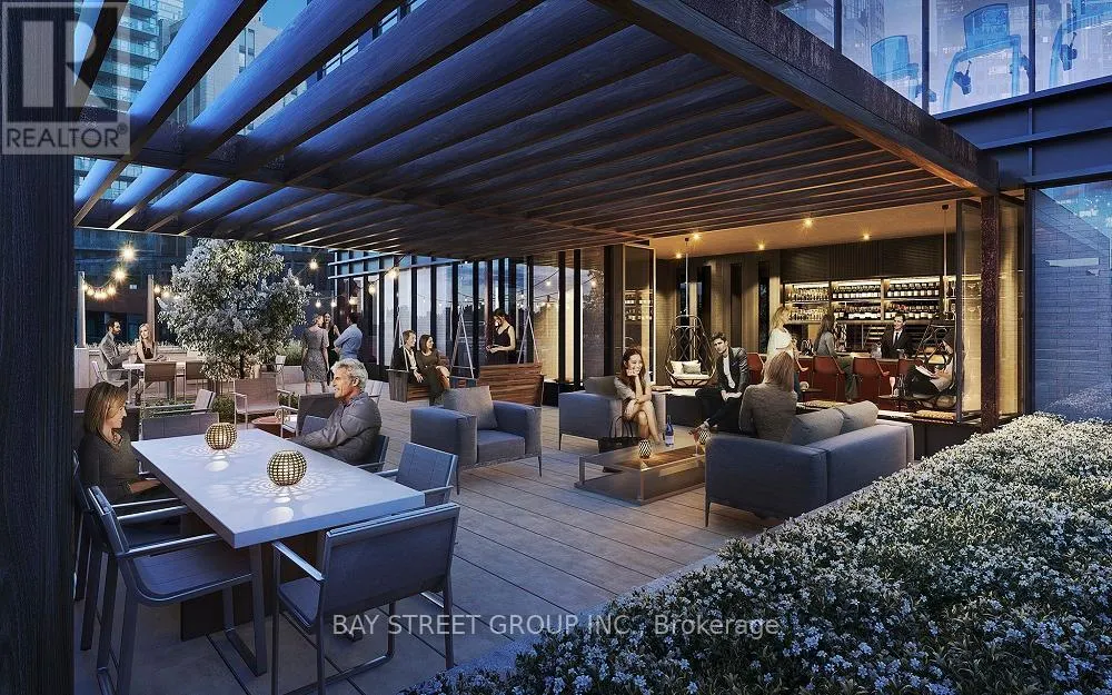 702 - 327 KING STREET W