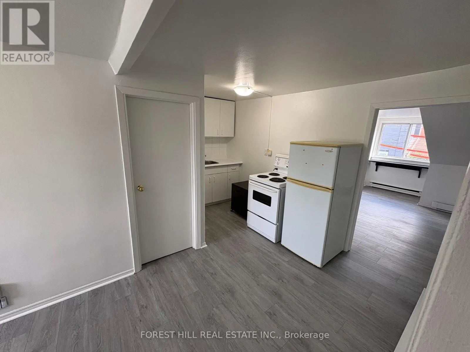 3 - 480 QUEEN STREET W