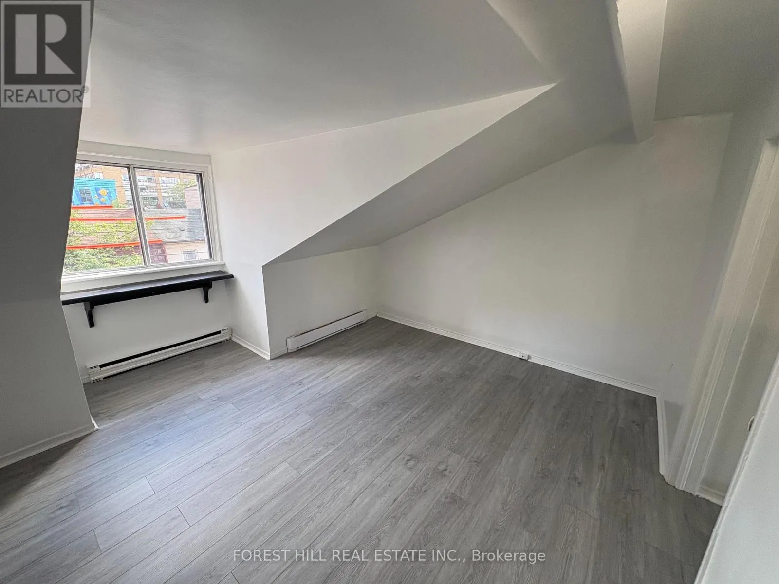 3 - 480 QUEEN STREET W