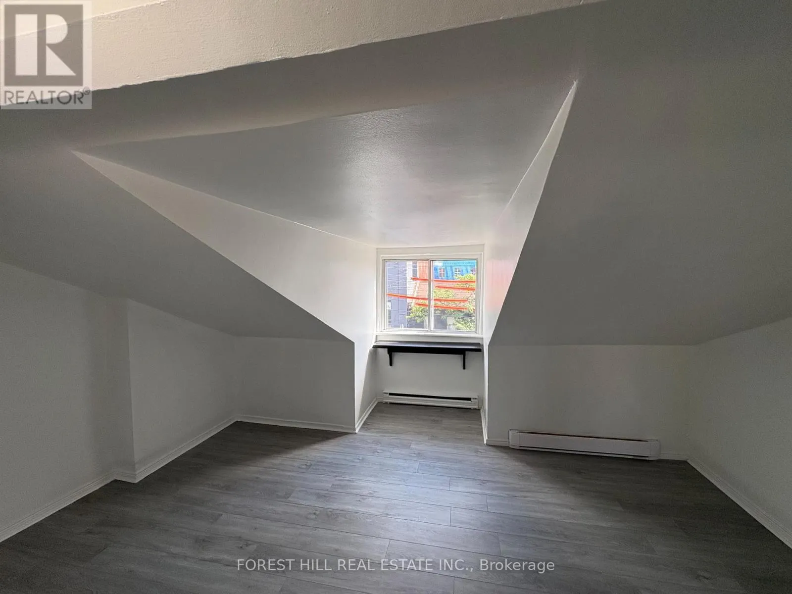 3 - 480 QUEEN STREET W
