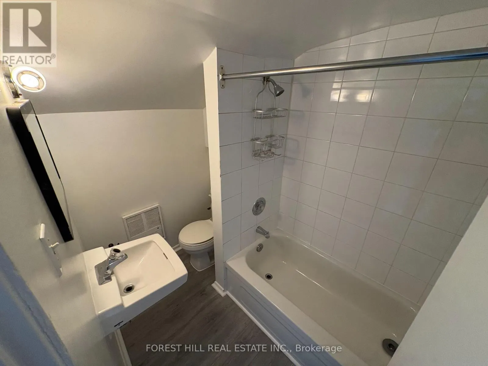 3 - 480 QUEEN STREET W