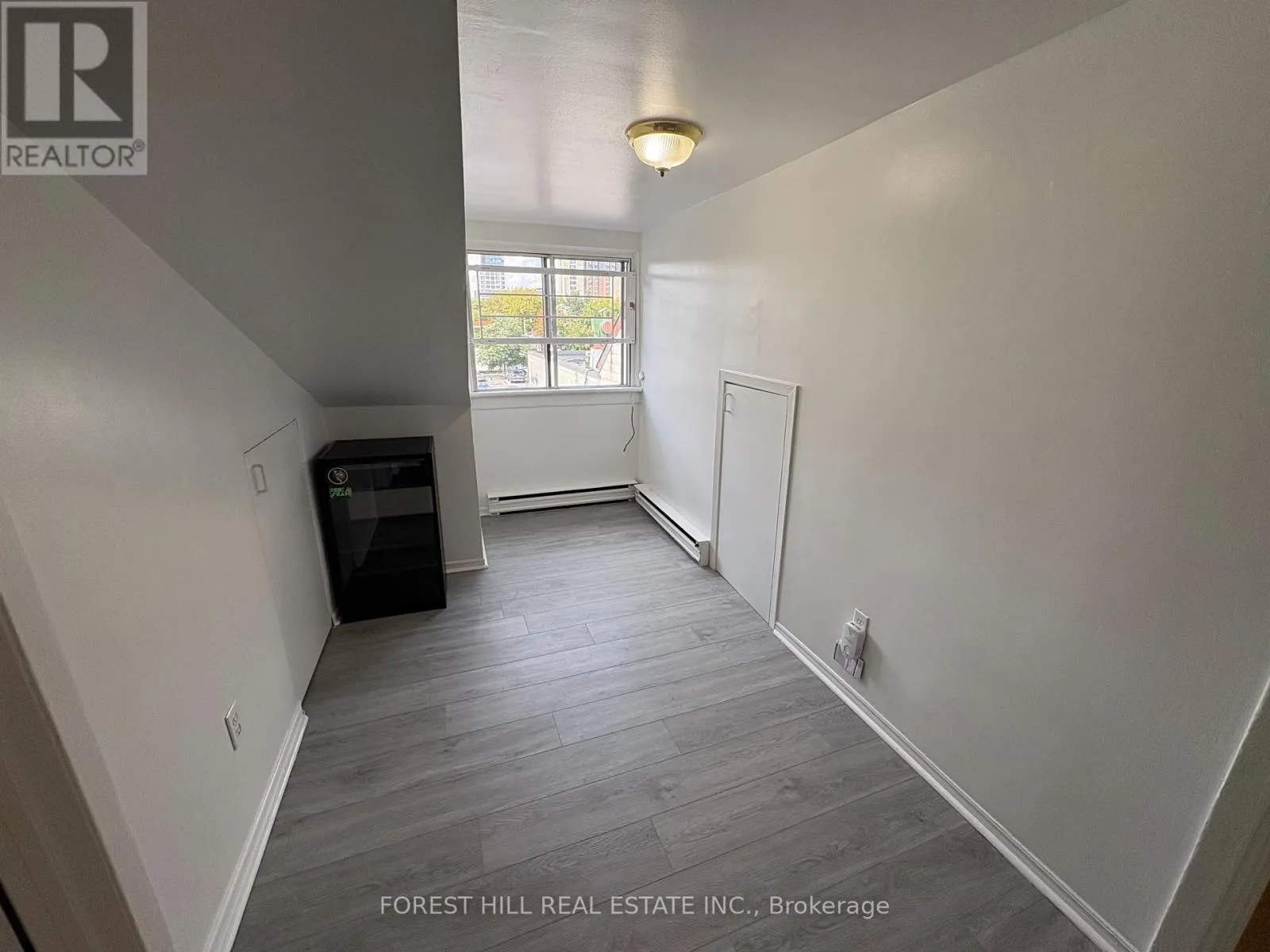 3 - 480 QUEEN STREET W