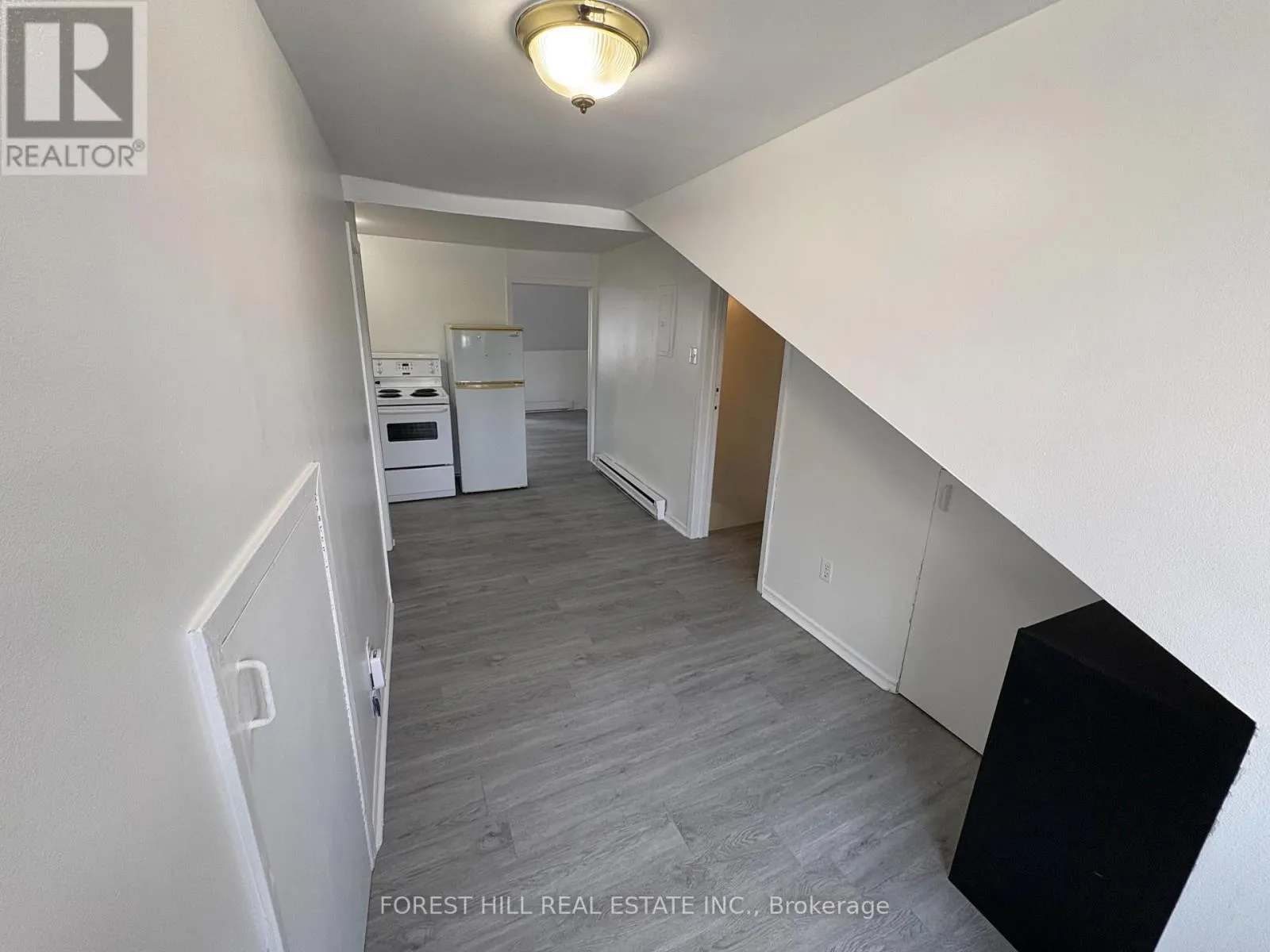 3 - 480 QUEEN STREET W