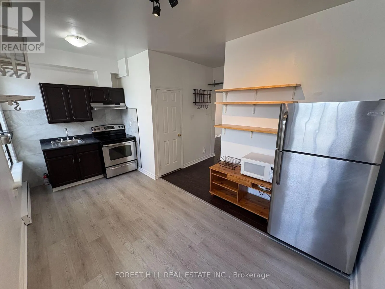 2 - 480 QUEEN STREET W