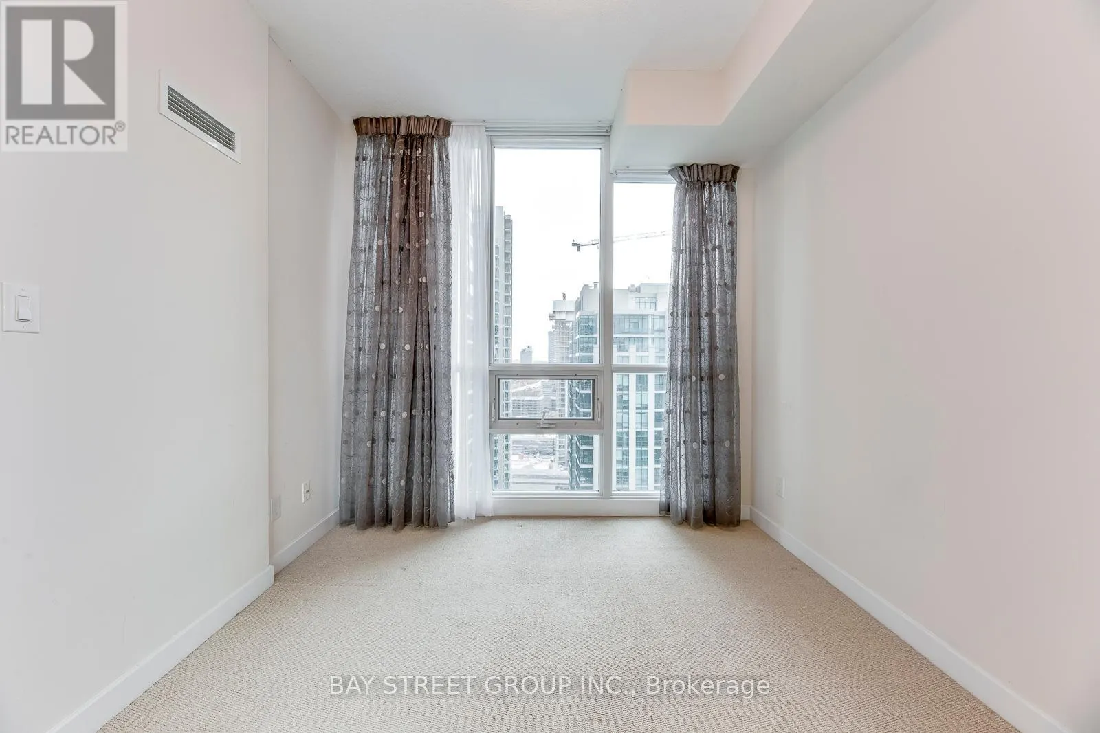 2704 - 33 BAY STREET