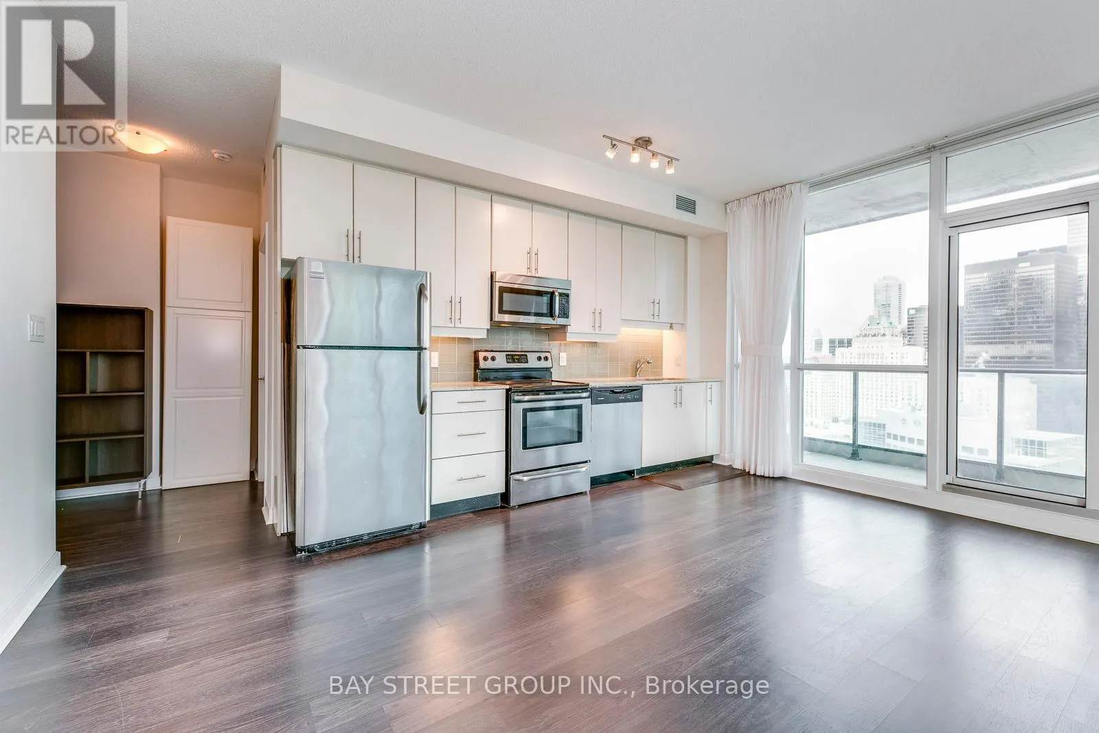 2704 - 33 BAY STREET