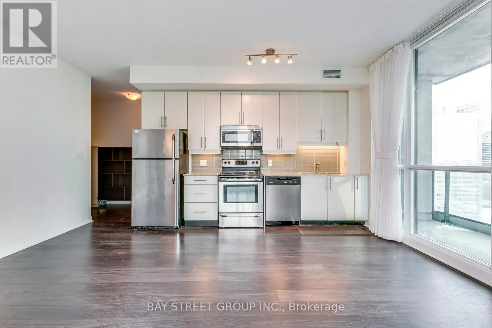 2704 - 33 BAY STREET
