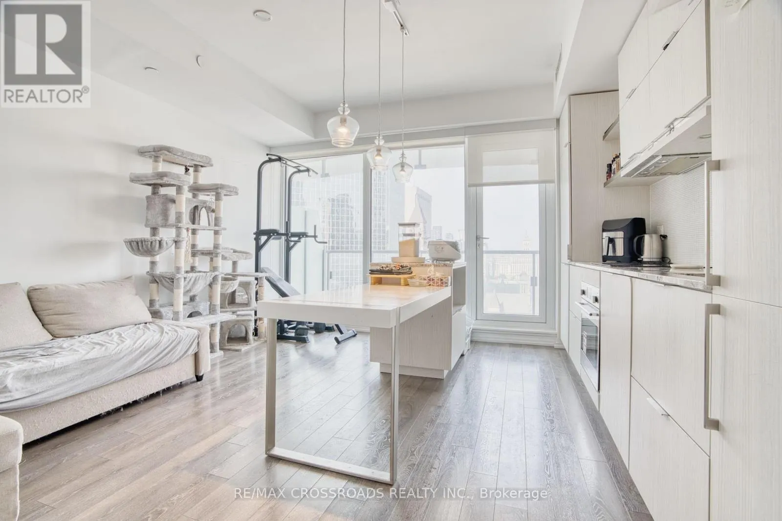 1510 - 197 YONGE STREET