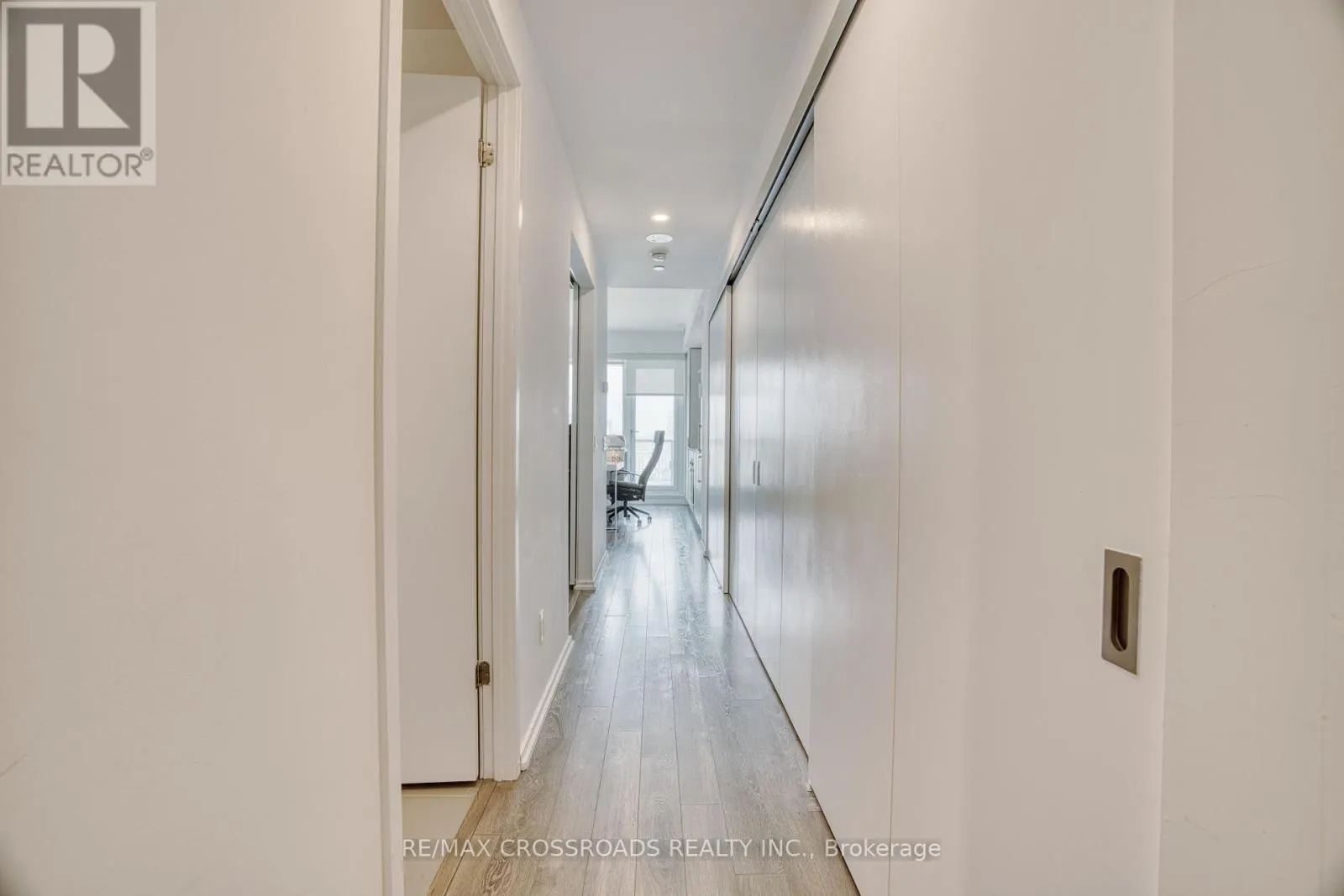 1510 - 197 YONGE STREET