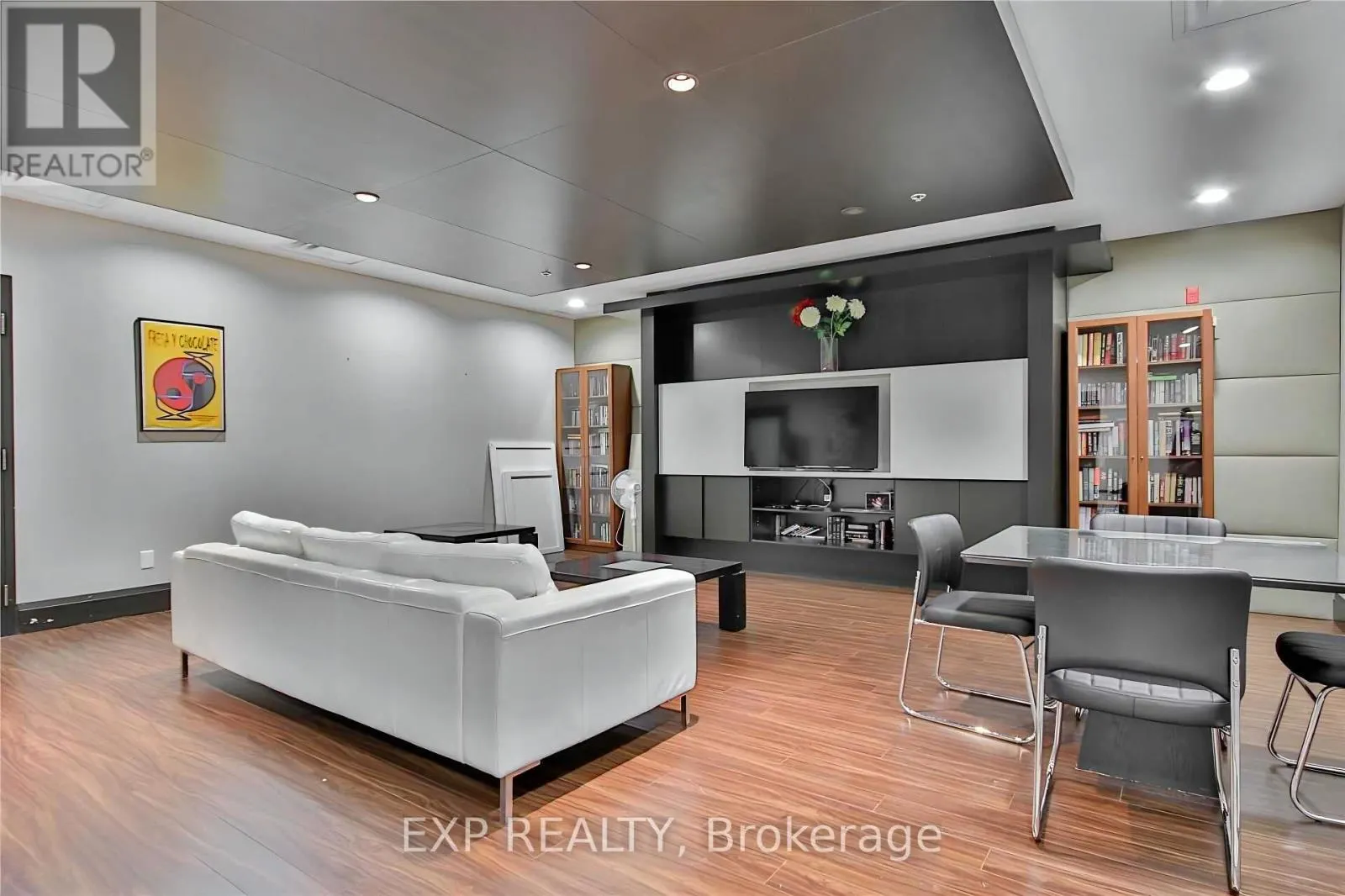 723 - 120 DALLIMORE CIRCLE