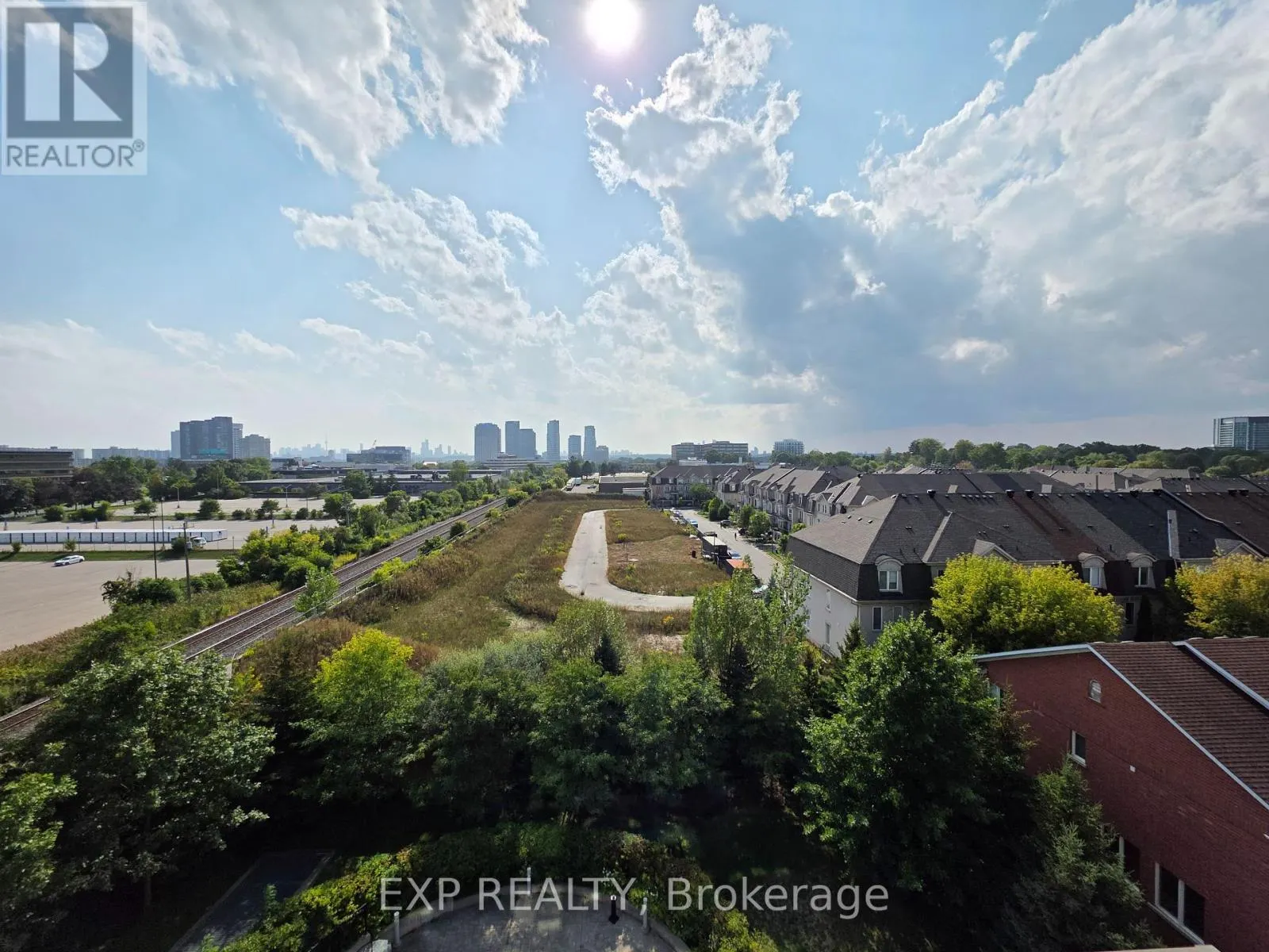 723 - 120 DALLIMORE CIRCLE