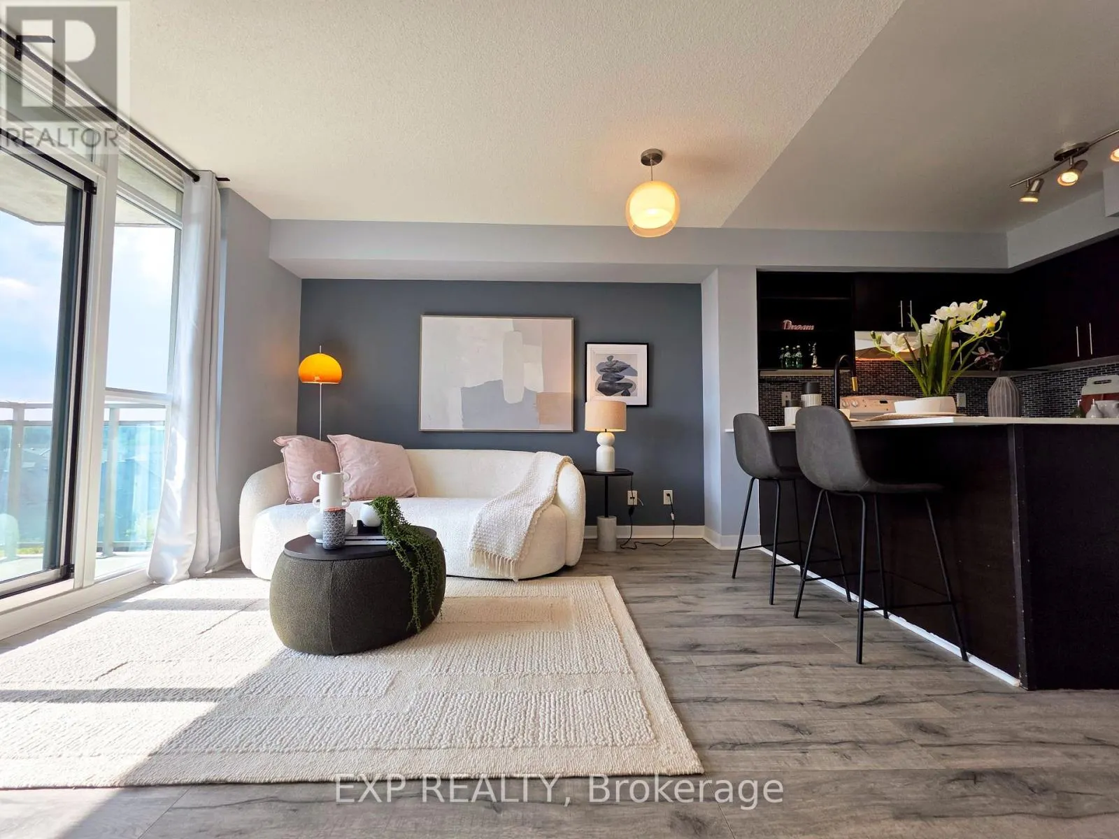 723 - 120 DALLIMORE CIRCLE