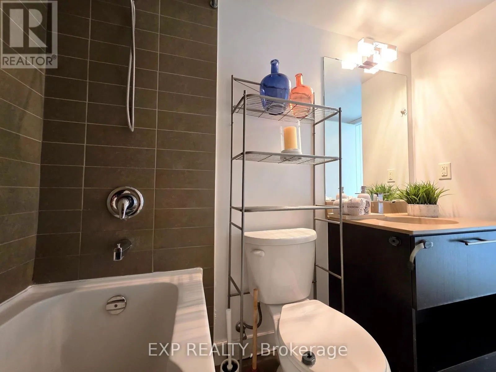 723 - 120 DALLIMORE CIRCLE