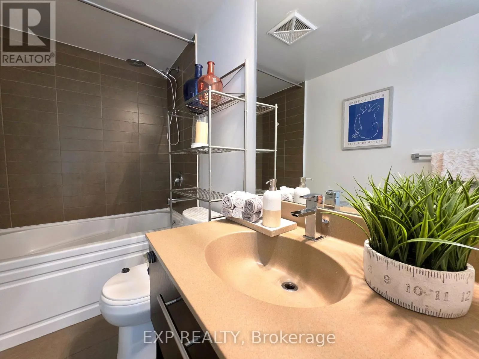 723 - 120 DALLIMORE CIRCLE