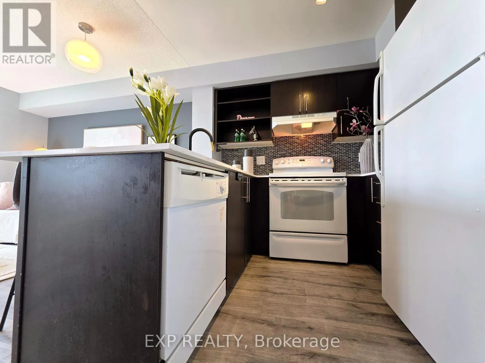 723 - 120 DALLIMORE CIRCLE