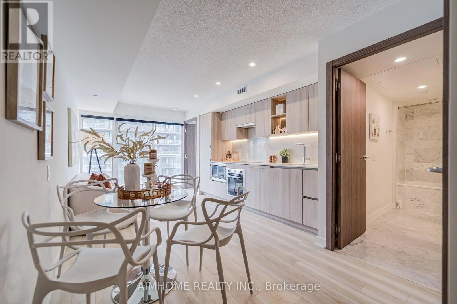 1102 - 19 BATHURST STREET