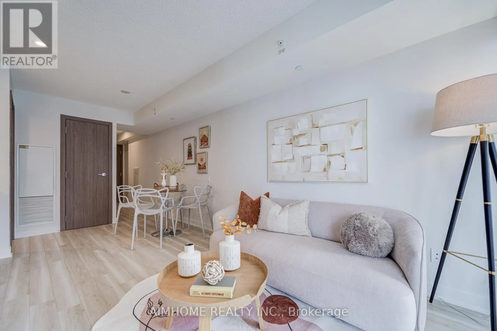 1102 - 19 BATHURST STREET