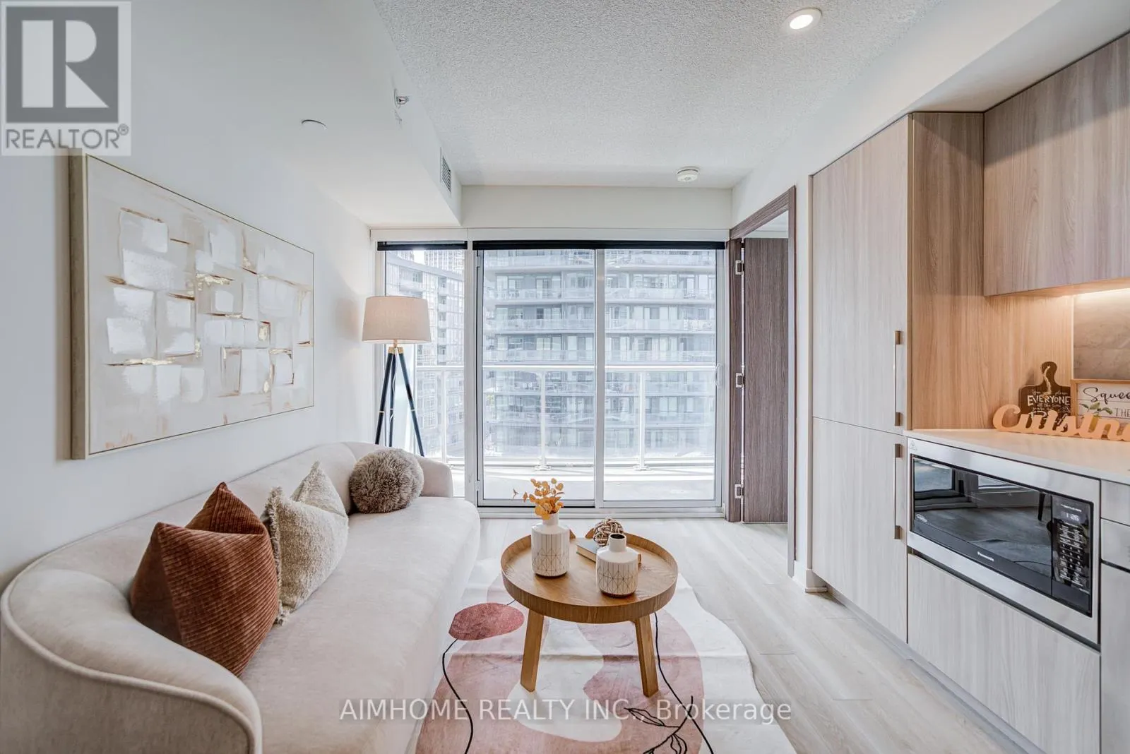 1102 - 19 BATHURST STREET