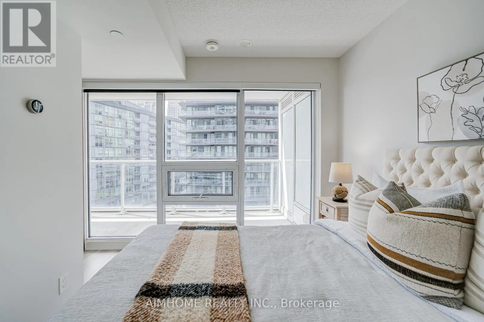 1102 - 19 BATHURST STREET
