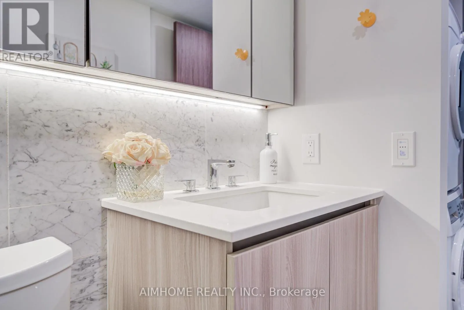 1102 - 19 BATHURST STREET