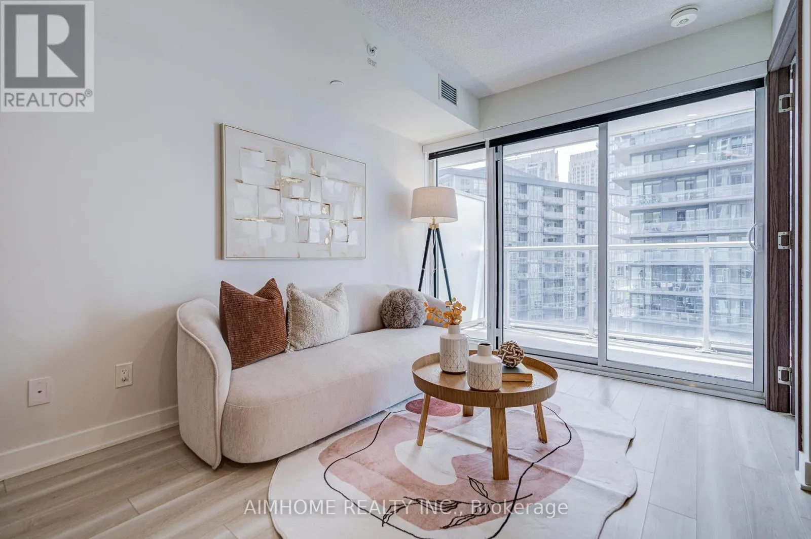 1102 - 19 BATHURST STREET