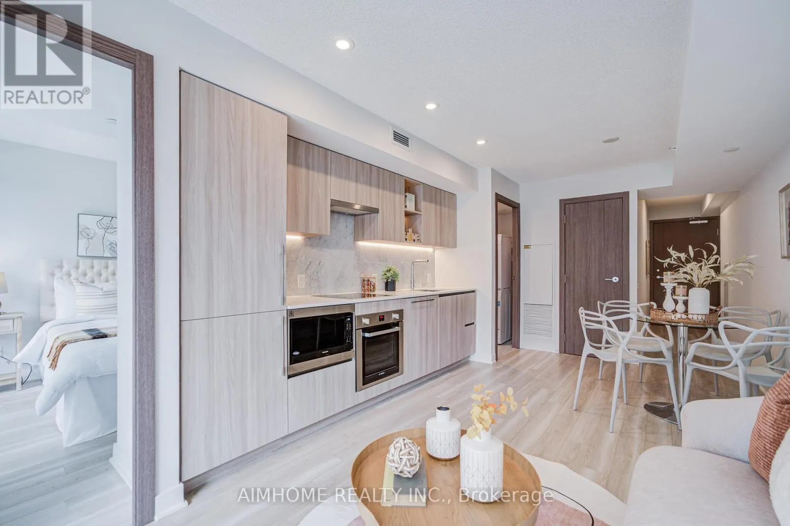 1102 - 19 BATHURST STREET
