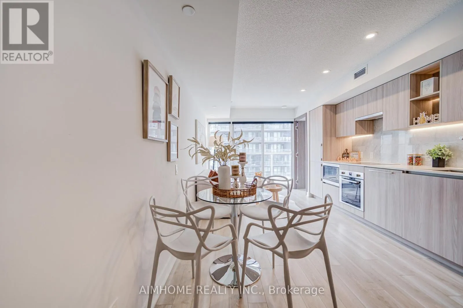 1102 - 19 BATHURST STREET