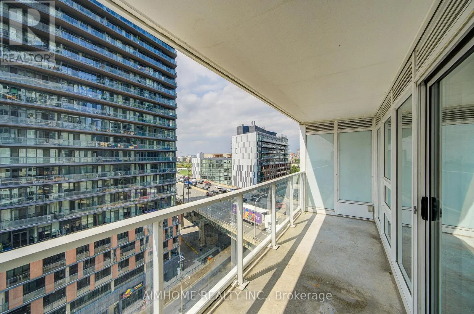 1102 - 19 BATHURST STREET