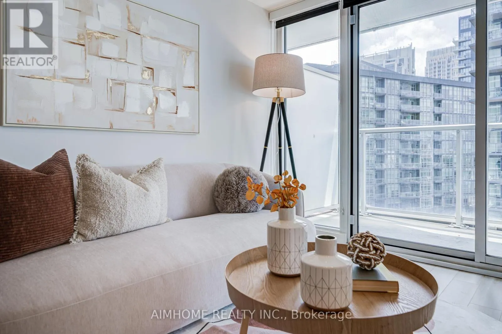 1102 - 19 BATHURST STREET
