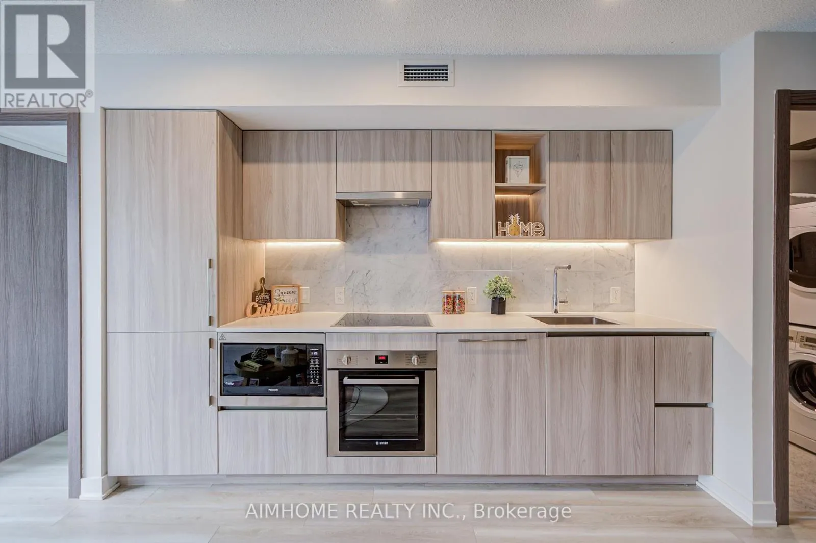 1102 - 19 BATHURST STREET
