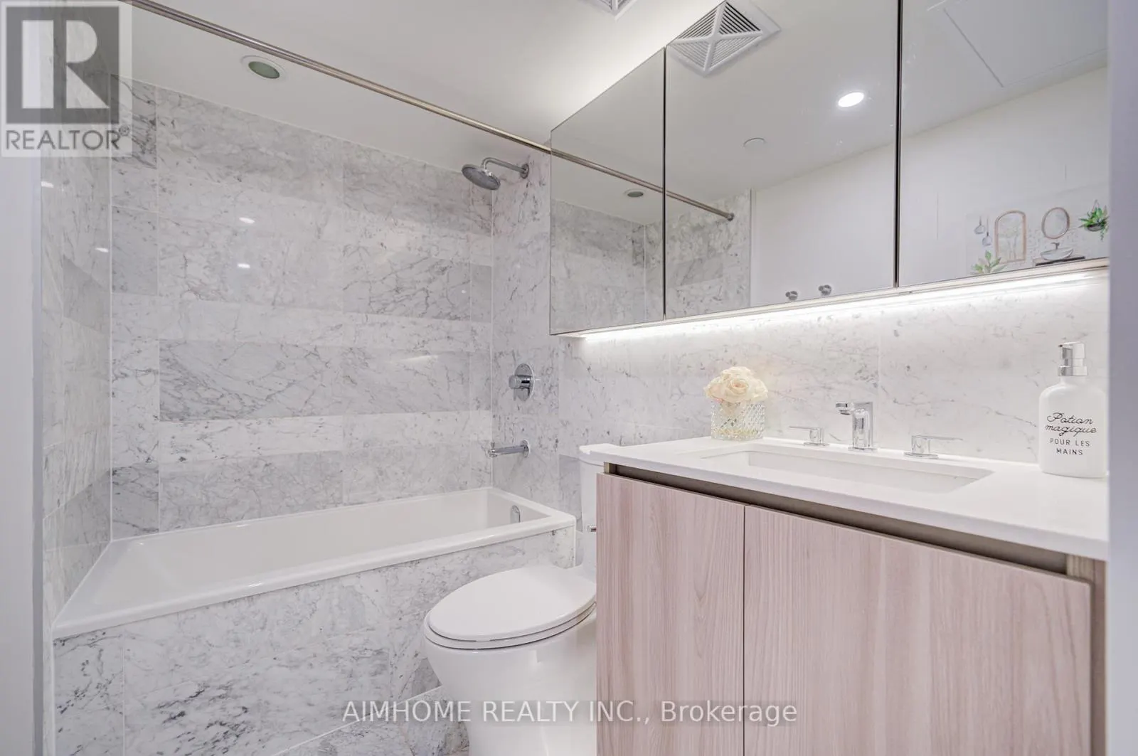 1102 - 19 BATHURST STREET